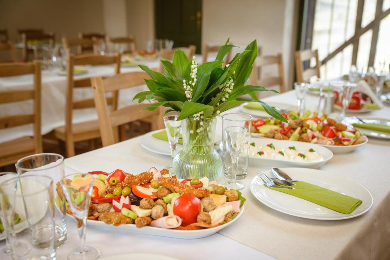 Hotel Valaszut Fogado à Păuleni-Ciuc Extérieur photo