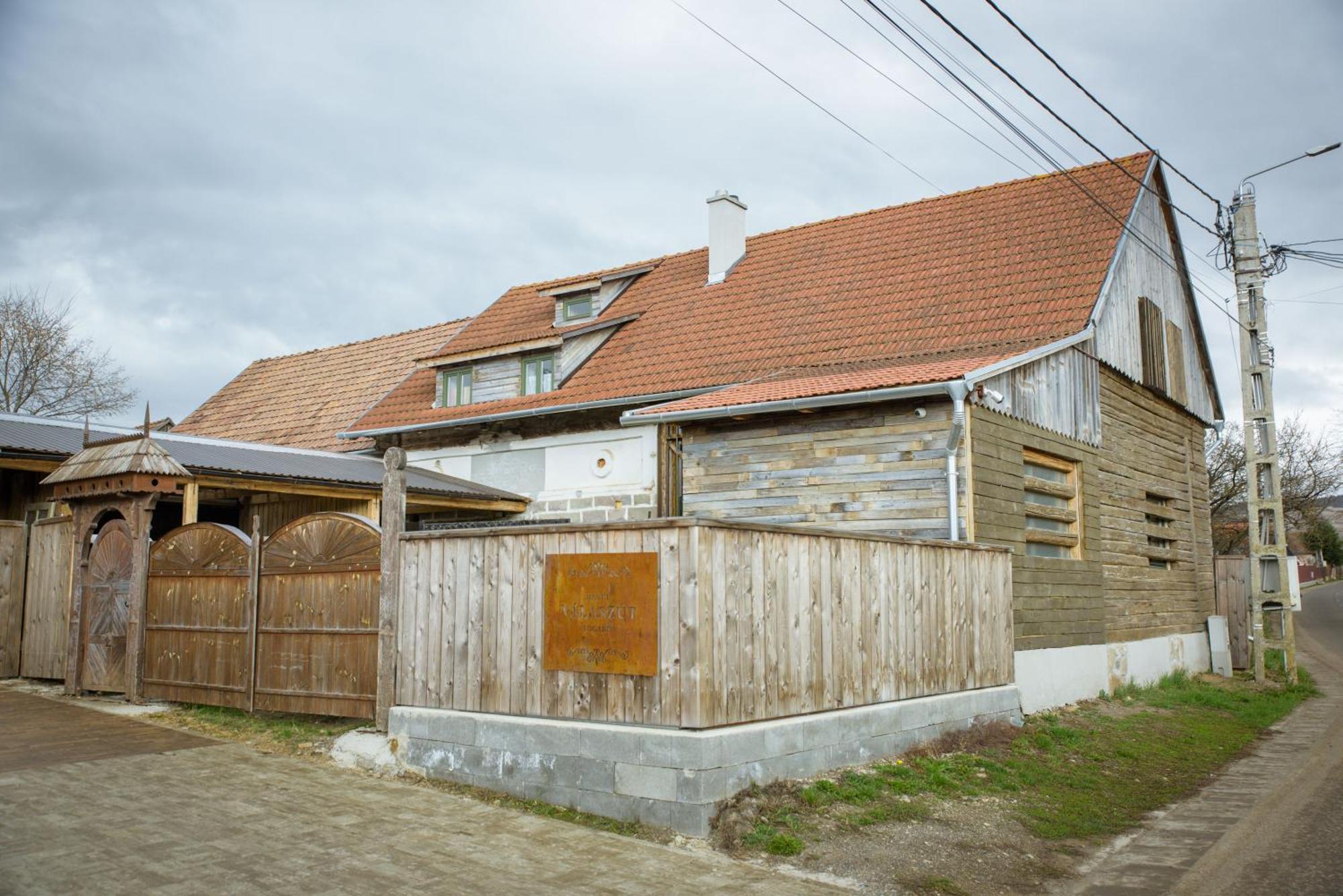 Hotel Valaszut Fogado à Păuleni-Ciuc Extérieur photo